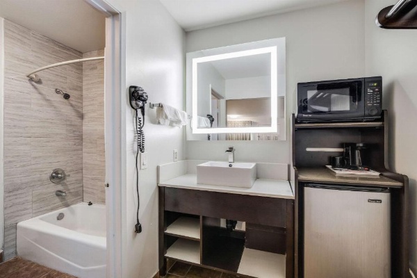 Rodeway Inn Old Town Temecula image 10