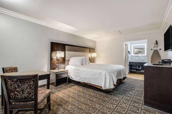 Rodeway Inn Old Town Temecula image 7